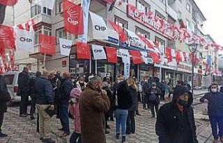 CHP’nin etkinliğinde sosyal mesafe unutuldu