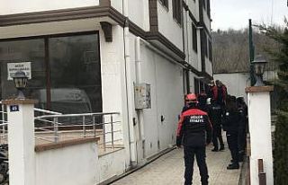 Çıkan yangında 3 kişi dumandan etkilendi