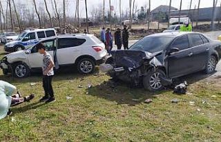 Cip ile otomobil kafa kafaya çarpıştı, kazada...