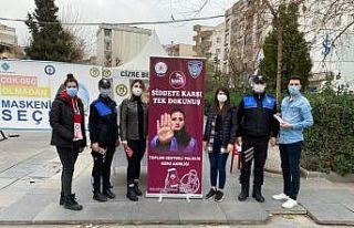 Cizre polisi kadınları bilgilendirip KADES’i tanıttı