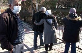 Çocukları kaçırılan aileler, adli tıp önünde...