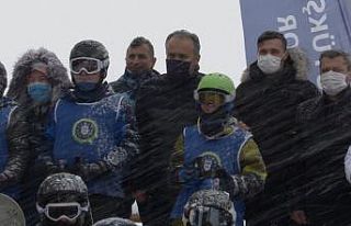 Çocukların Uludağ’da kayak ve snowboard heyecanı