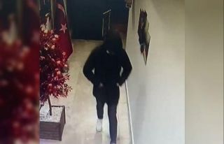Çok istediği ayakkabıya hırsız sayesinde kavuştu