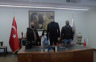 Çöken binadan kurtarılan 7 yaşındaki Azra, Başkan...