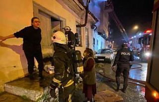 Çöp ev alev alev yandı, anne ve kızı gözyaşlarına...