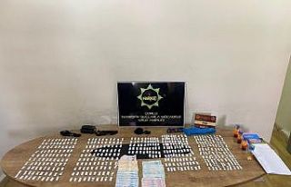Çoraplardan uyuşturucu çıktı: 3 gözaltı