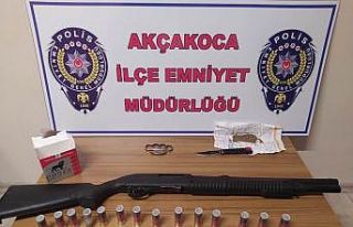 Covid denetiminde araçtan uyuşturucu madde, muşta...