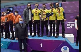 Curlingte kupalar sahiplerini buldu