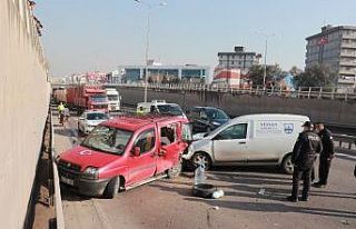 D-100’de 2 hafif ticari araç çarpıştı: 1’i...