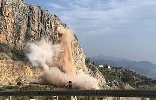 D 400 kara yolunda kontrollü patlama yapıldı