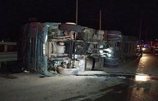 D-650’de freni boşalan beton malzeme yüklü tır...