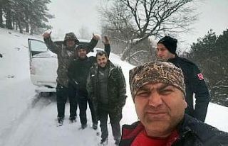Dağda donmak üzereyken itfaiye ekipleri yetişti