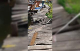 Dalyan kanalında çöken iskele onarılmayı bekliyor