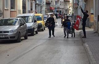 Davul zurna eşliğinde sokak sokak gezip para topladılar