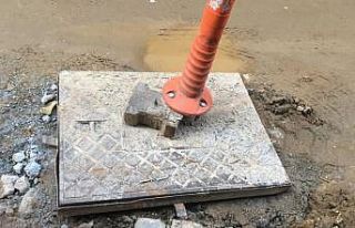 Demir kapak mahallelinin başına dert oldu