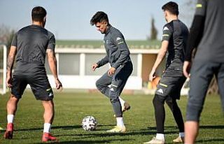 Denizlispor ve Antalyaspor maç saatini beklemeye...