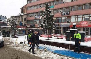 Devrek Belediye Başkanı Bozkurt sahada çalışan...