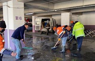 Devrek Belediyesinden pazar alanındanlar temizliği