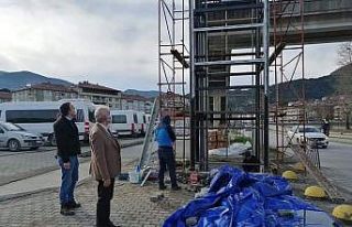 Devrek’te üst geçidin asansör inşaatı hızla...