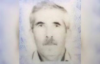 Devrilen traktörün altında kalan çiftçi hayatını...