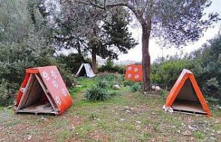 Didim’de, patili dostlara kulübe bırakıldı