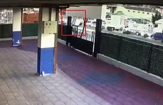 Direksiyonda kriz geçiren sürücünün kaza anı...