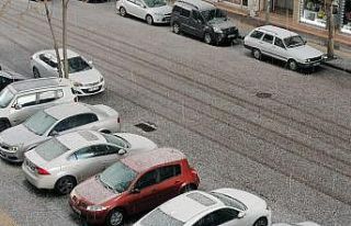 Diyarbakır’ı kısa süreli dolu vurdu