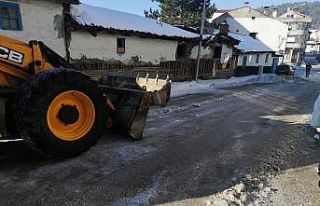 Dodurga’da cadde ve sokaklar kardan temizlendi