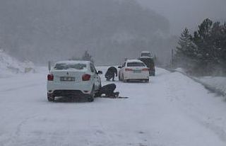 Domaniç’te kar yağışı ulaşımı etkiliyor