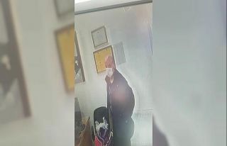 Döviz bürosu fazla bin dolar ödeme yaptığı müşterisini...