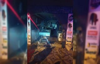 Dükkanını yakıp sahibine canlı canlı izleten...