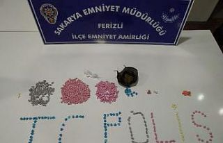 Dur ihtarına uymayıp, araçtan uyuşturucu maddeleri...