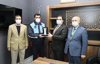 Duyarlı zabıta memuruna ödül