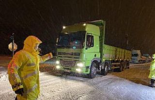 Düzce-Zonguldak yolu ağır tonajlı araçların...