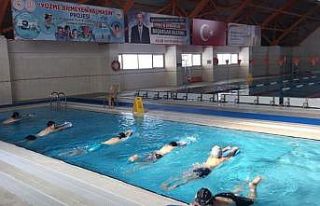Düzce’de yüzme kursları pandemi önlemleri eşliğinde...
