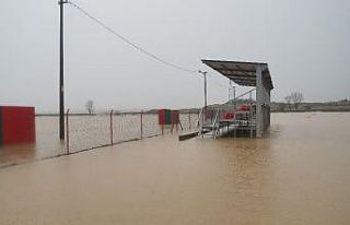 Edirne’de dere taştı yerleşim yerleri sular altında...