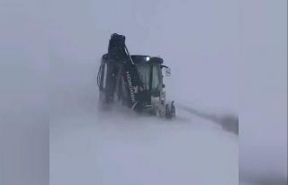 Edirne’de karla kaplanan köy yollarının kapanmaması...