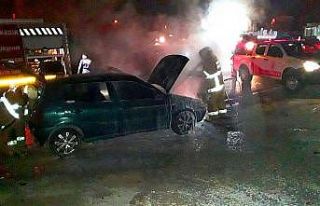 Edremit’te seyir halindeki otomobil yandı