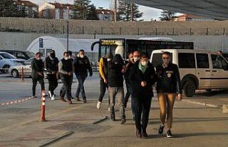 EFT dolandırıcılığı yapan şüpheliler adliyede