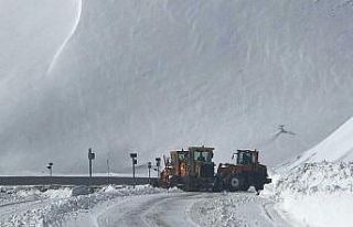 Eğribel Geçidi için 24 saat mesaideler