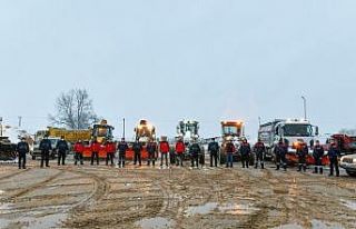Ekipler çalıştı, kar zahmet değil rahmet oldu