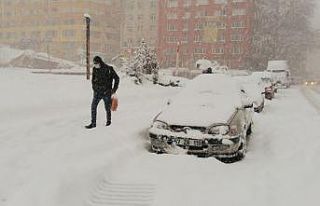 Ekiplerden kar nöbeti