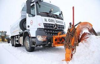 Elazığ’da kar nedeniyle kapanan 148 köy yolu...