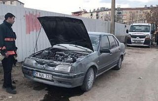 Elazığ’da seyir halindeki araç alev aldı, diğer...