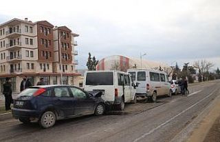 Elazığ’da zincirleme trafik kazası: 4 yaralı