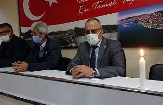 Elektrik kesintilerini mum yakarak protesto ettiler