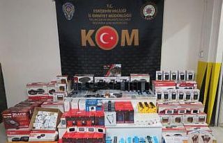 Elektronik eşya kaçakçılığı yapan 5 kişi yakalandı