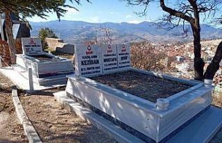 Emet’te 17 şehidin mezarı yenilendi