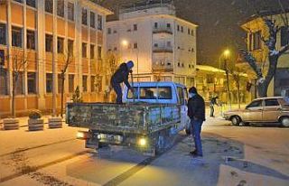 Emet’te karla mücadele ve tuzlama çalışmaları