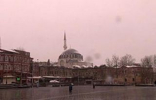 Eminönü Meydanı’nda kartpostallık görüntüler...